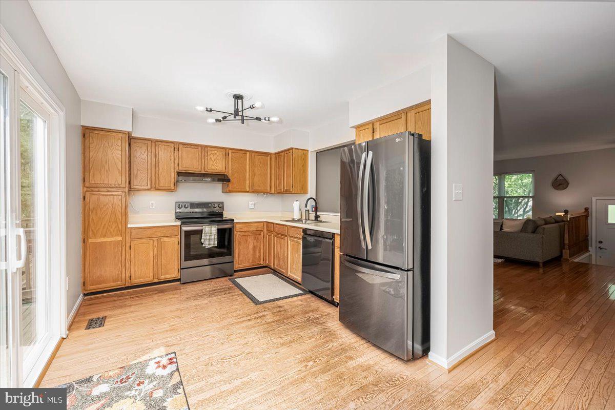 WILLIAMSBURG VILLAGE - Residential