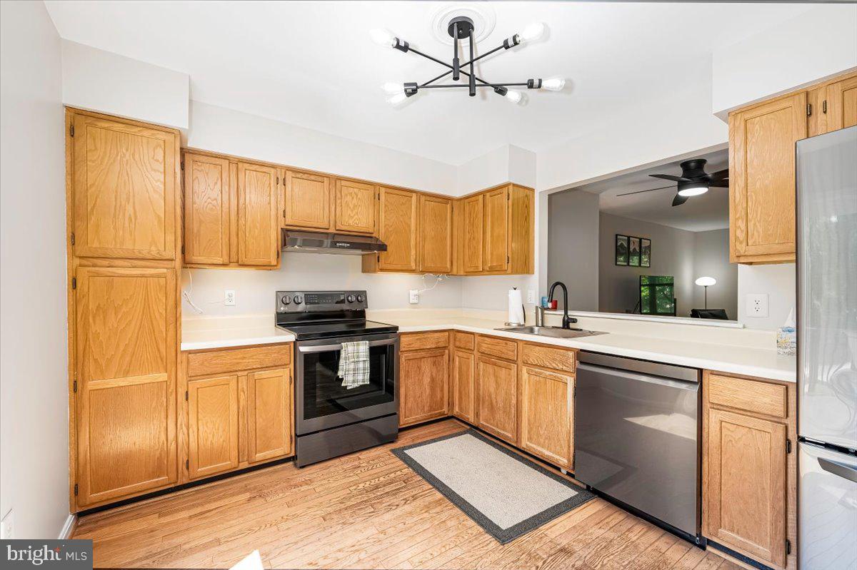WILLIAMSBURG VILLAGE - Residential