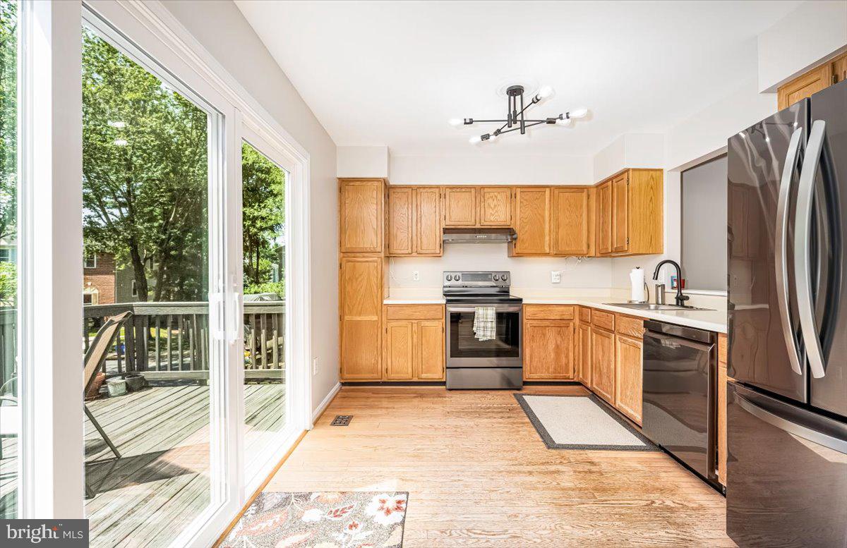 WILLIAMSBURG VILLAGE - Residential