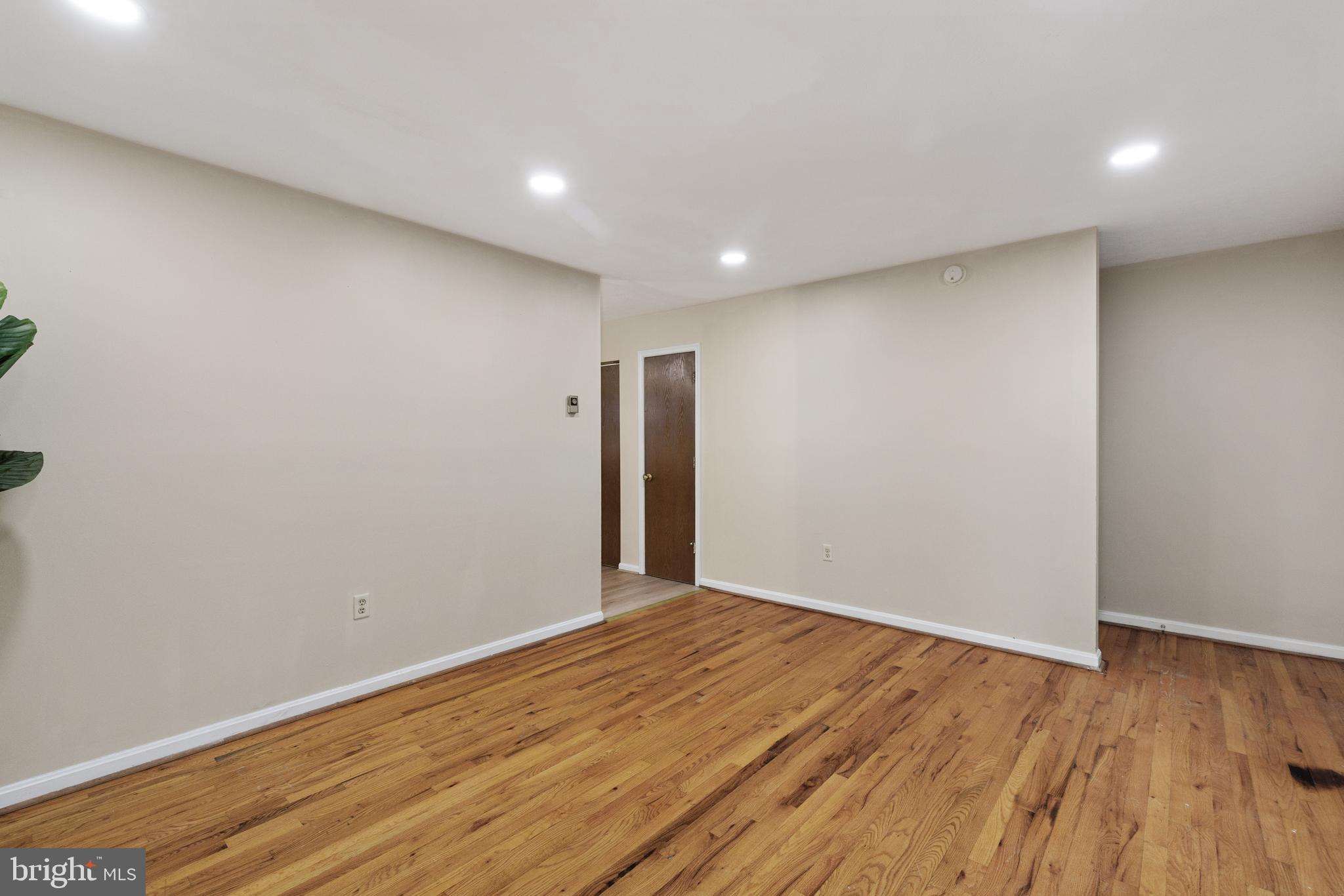 FREDERICKTOWNE TOWNHOUSE - Residential