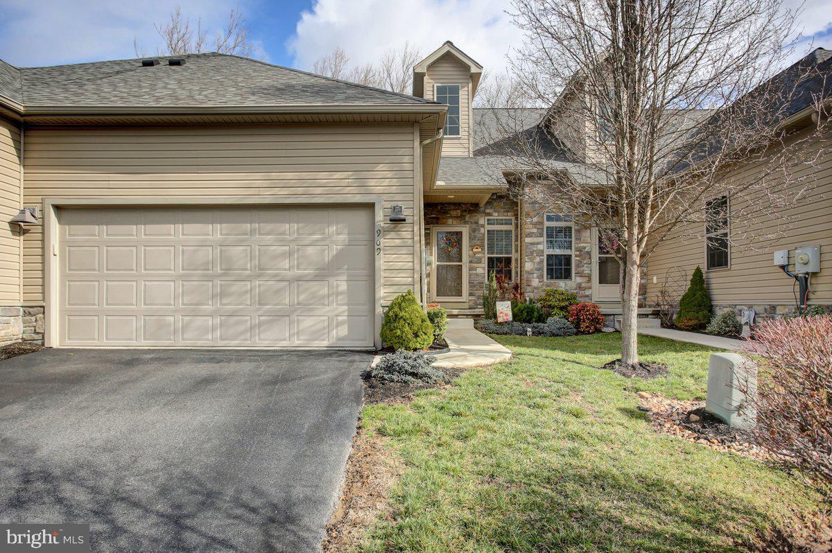 Located in a desirable community, this well-maintained 2 bed, 2.5 bath condo offering the perfect blend of comfort and convenience. Featuring a spacious open floor plan, this home boasts modern finishes, abundant natural light, and ample storage. The finished basement is ideal for a home office, gym, or entertainment area. The kitchen flows seamlessly into the dining and living areas, perfect of hosting. Plus, enjoy a stress-free living with lawn care, snow removal, and exterior maintenance, included in the monthly HOA fee. Seller offers a 1yr home warranty.