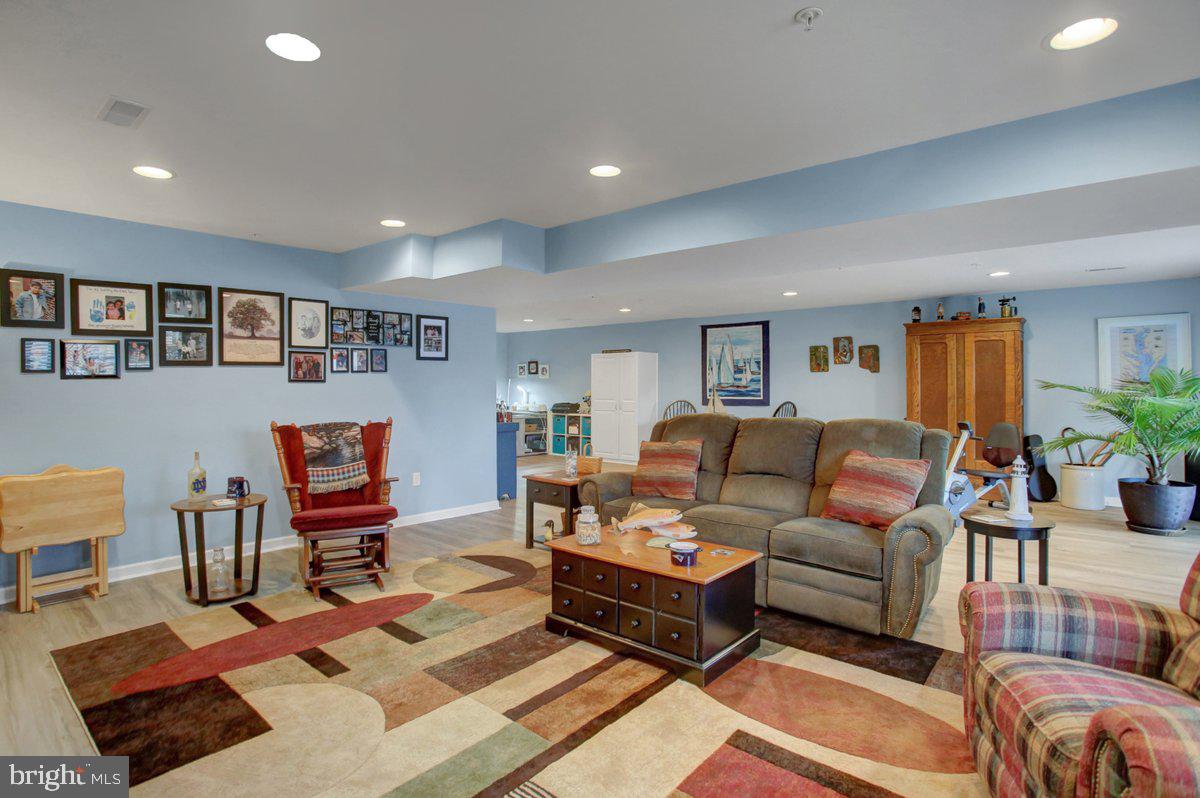 QUAIL RUN CONDOS - Residential