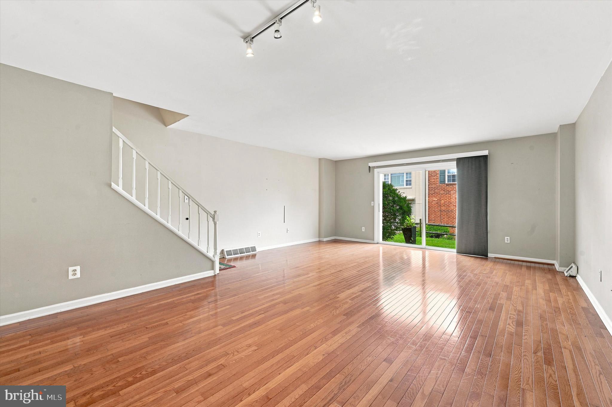 WESTON VILLAGE - Residential