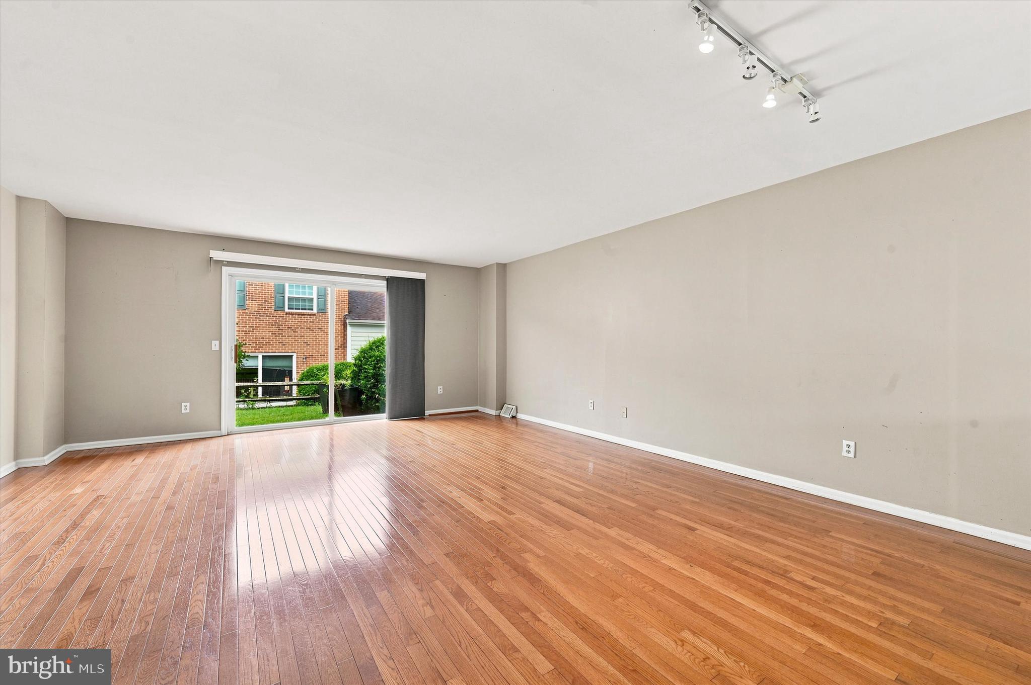 WESTON VILLAGE - Residential