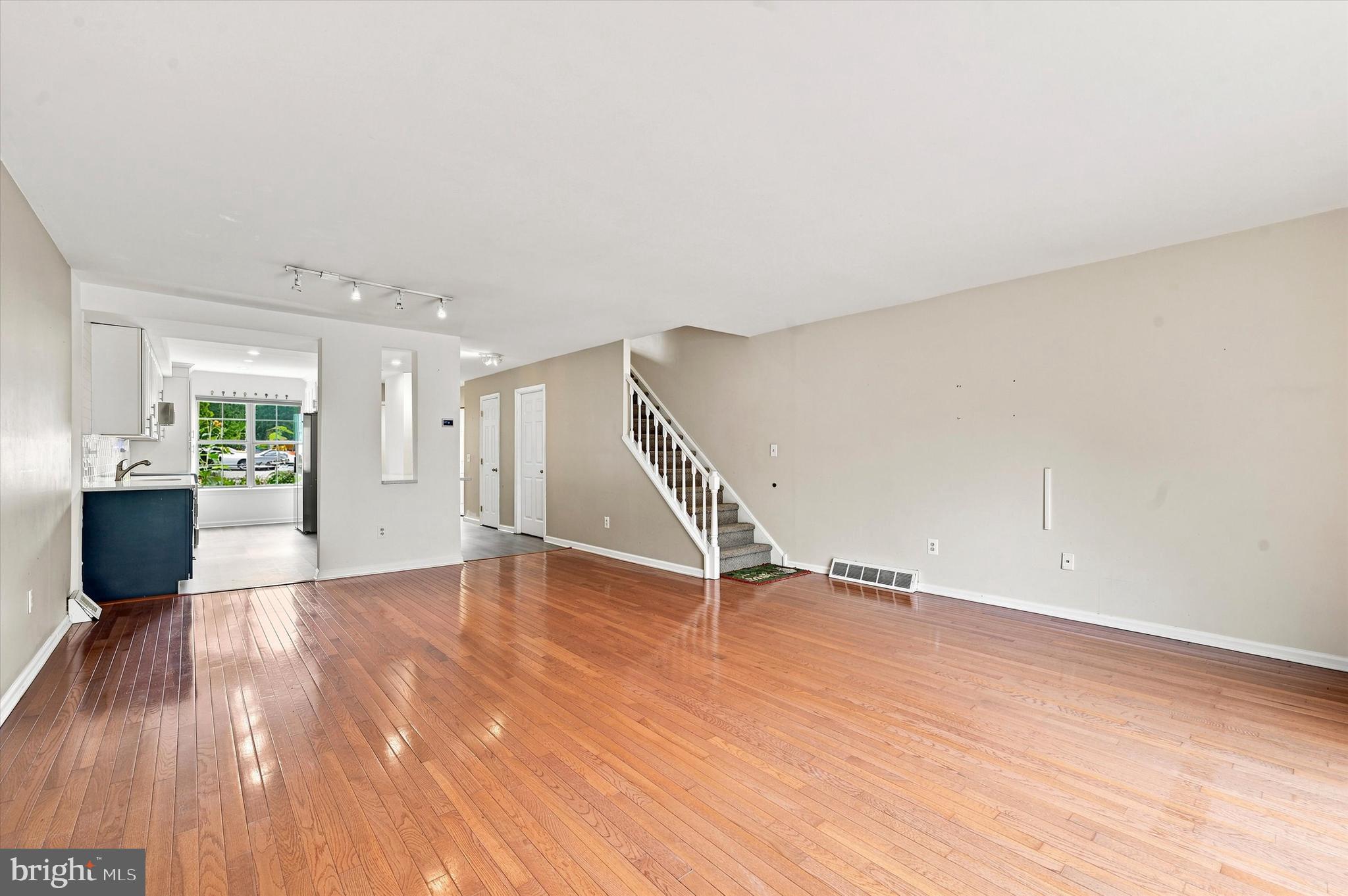 WESTON VILLAGE - Residential