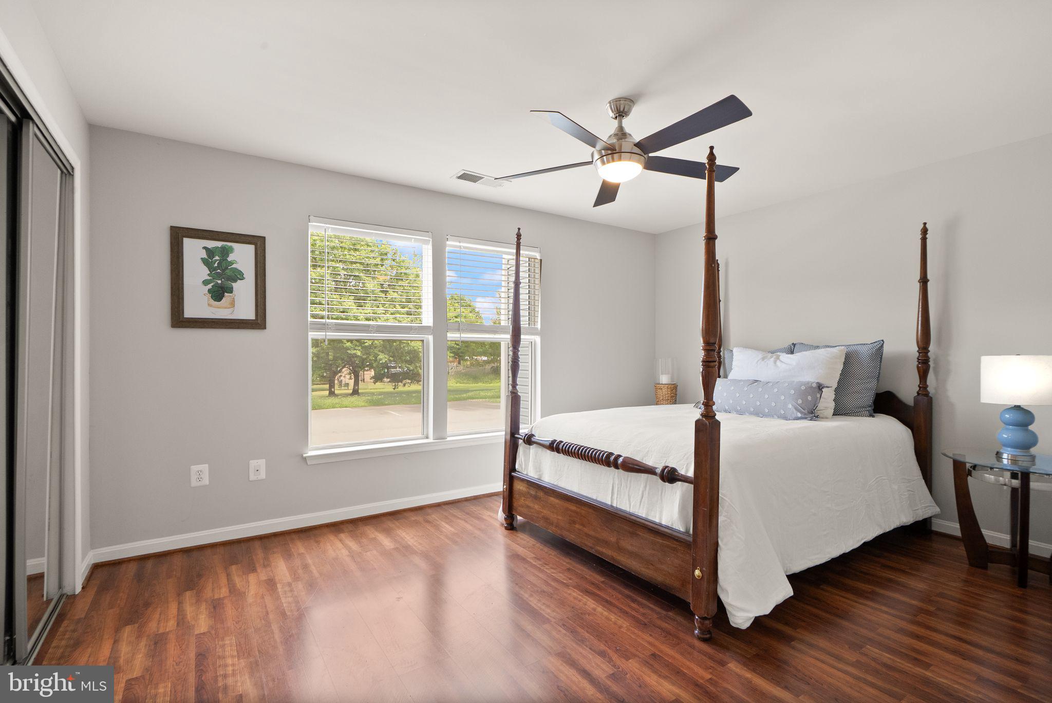 LAKESHORE CONDO - Residential