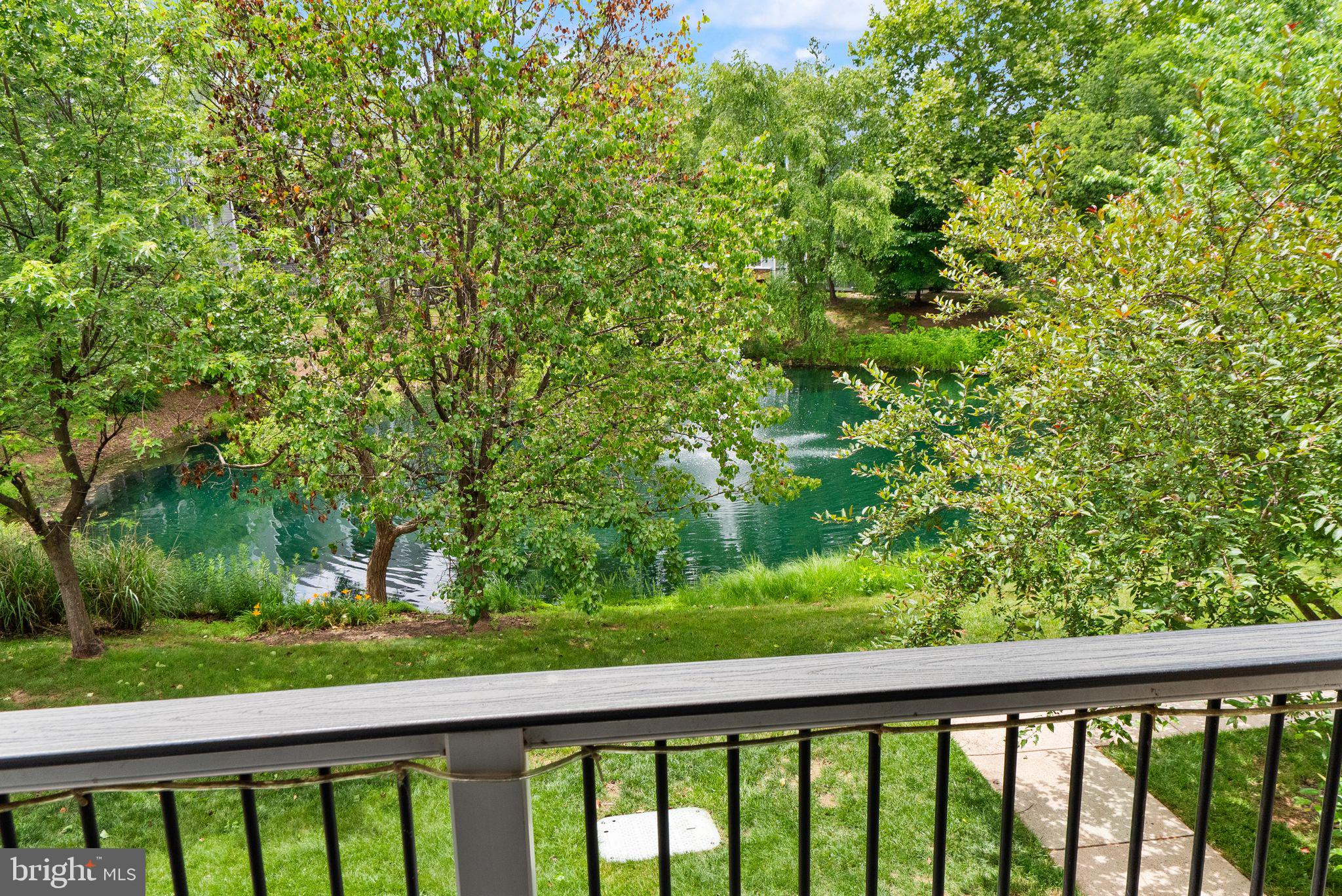 LAKESHORE CONDO - Residential