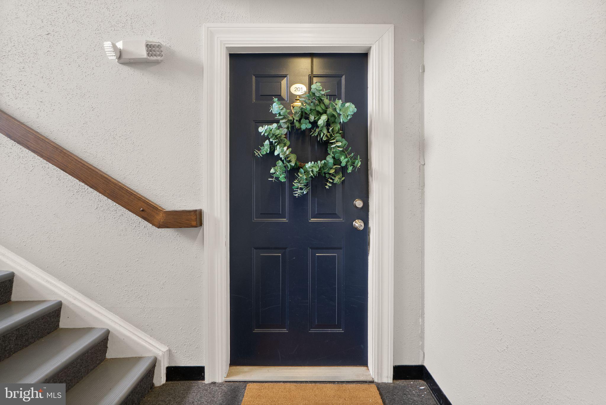 LAKESHORE CONDO - Residential