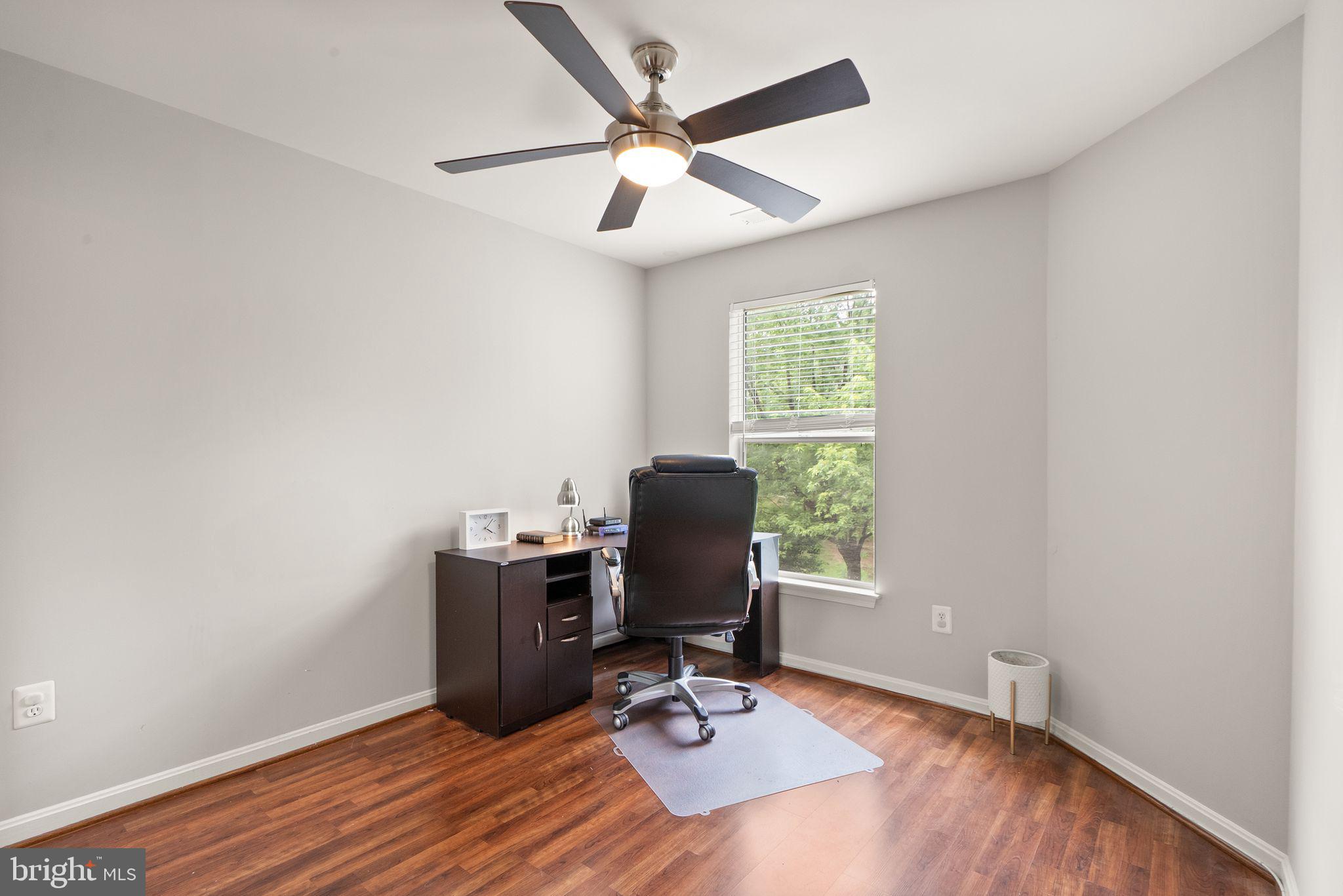 LAKESHORE CONDO - Residential