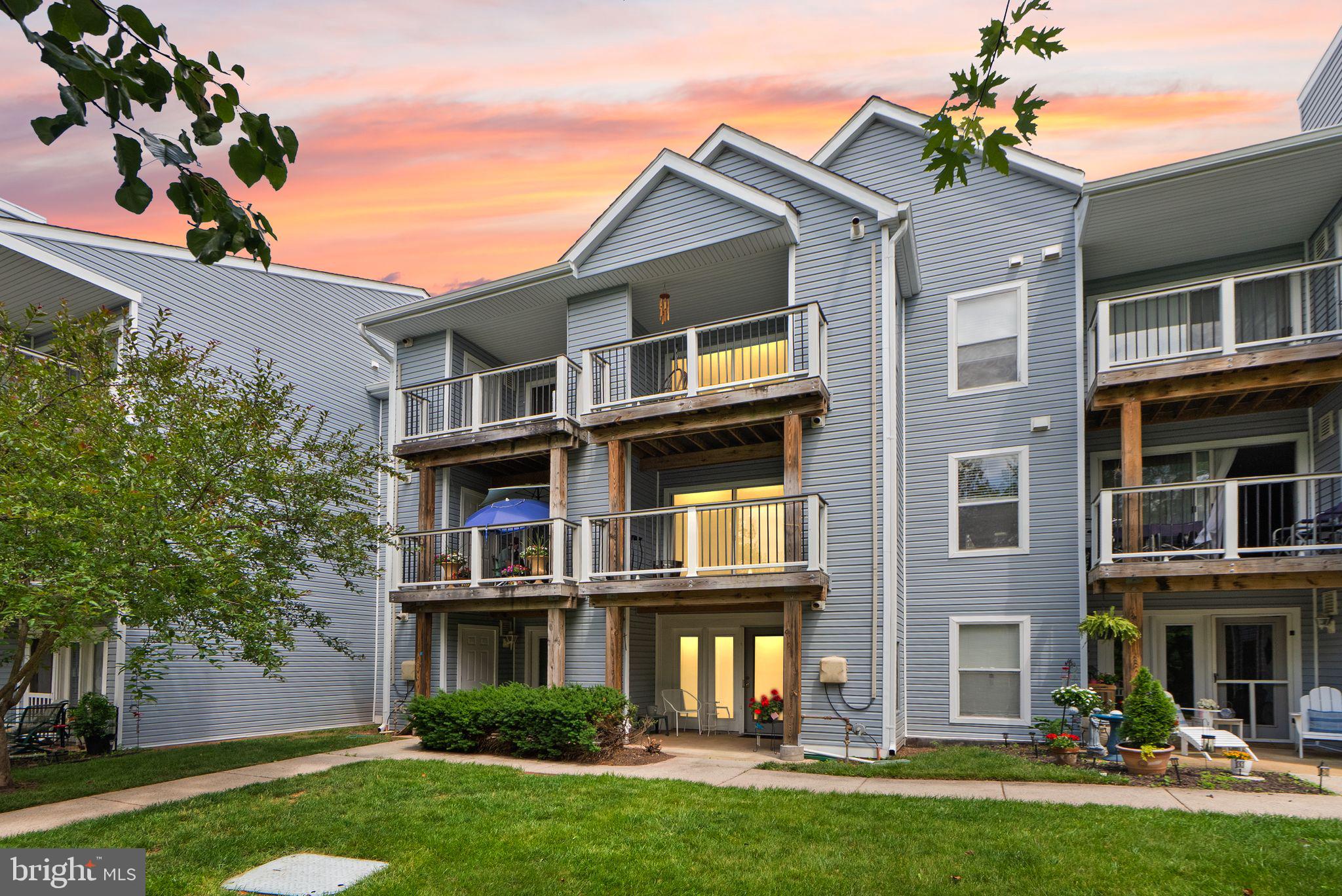 LAKESHORE CONDO - Residential
