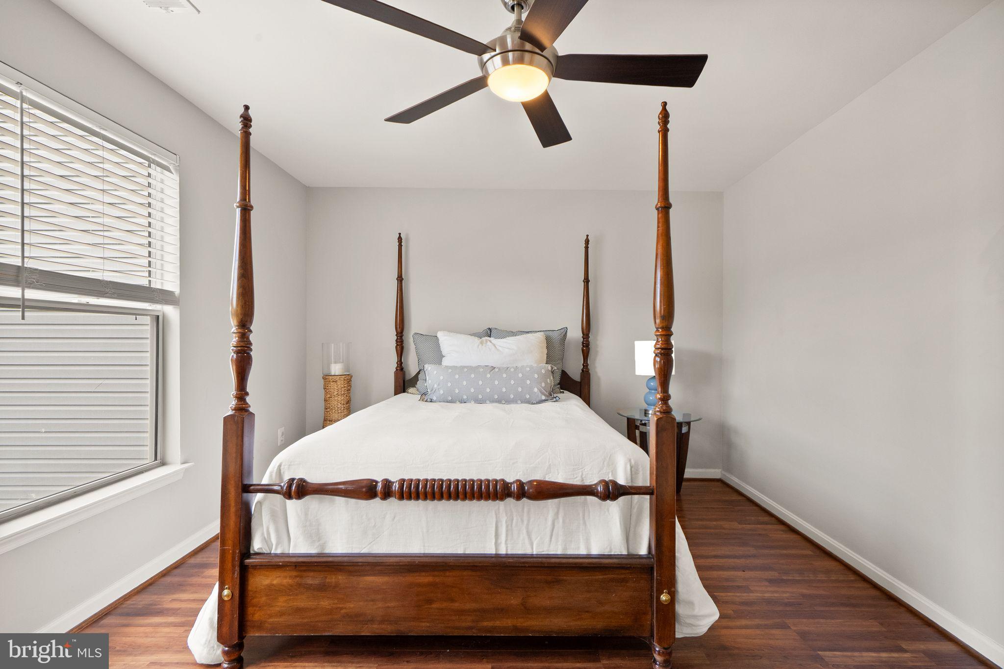 LAKESHORE CONDO - Residential