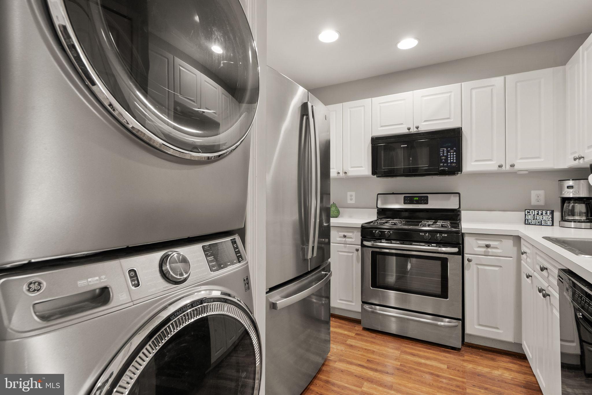 LAKESHORE CONDO - Residential
