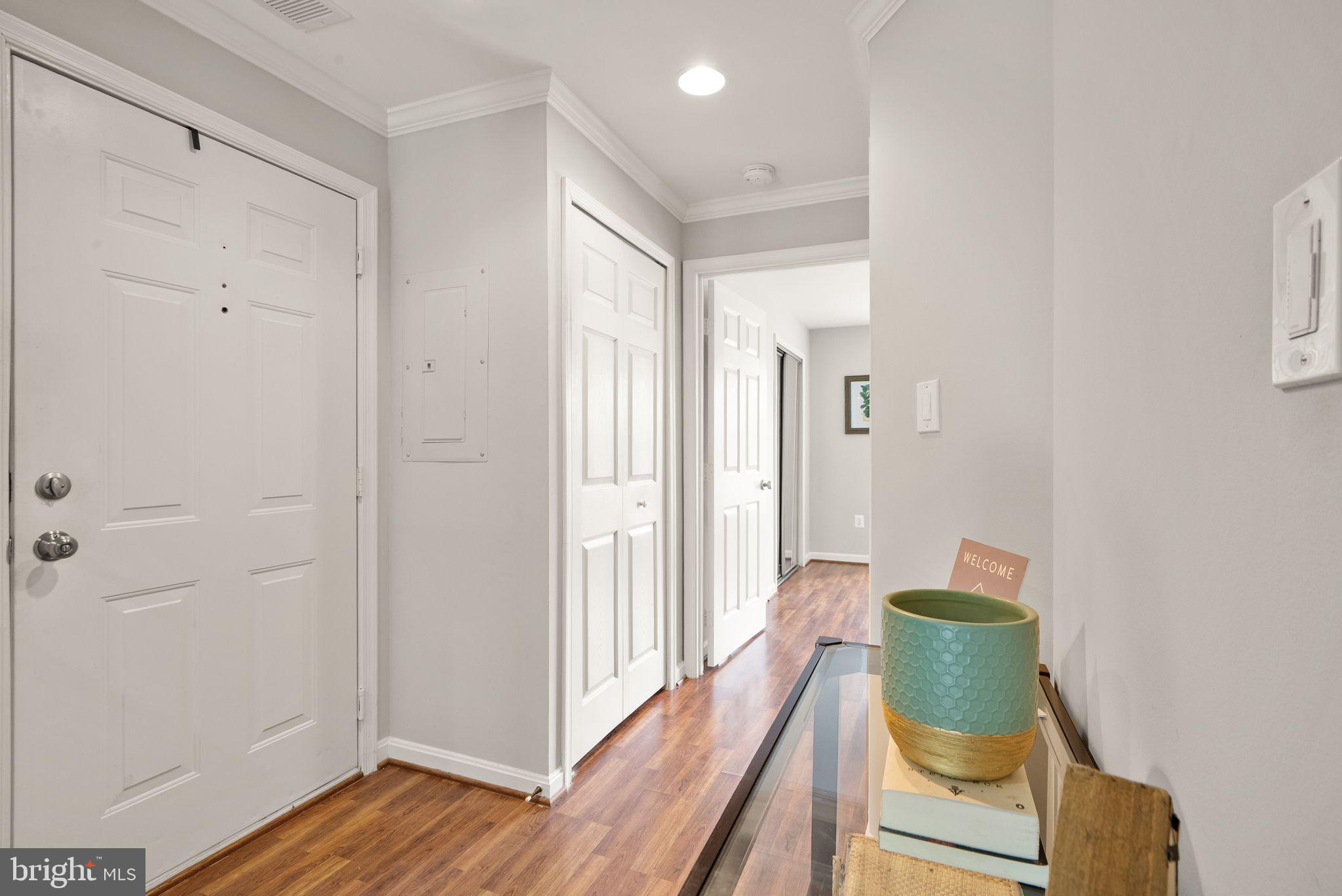 LAKESHORE CONDO - Residential
