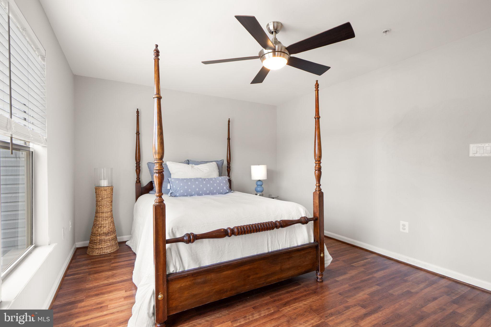 LAKESHORE CONDO - Residential