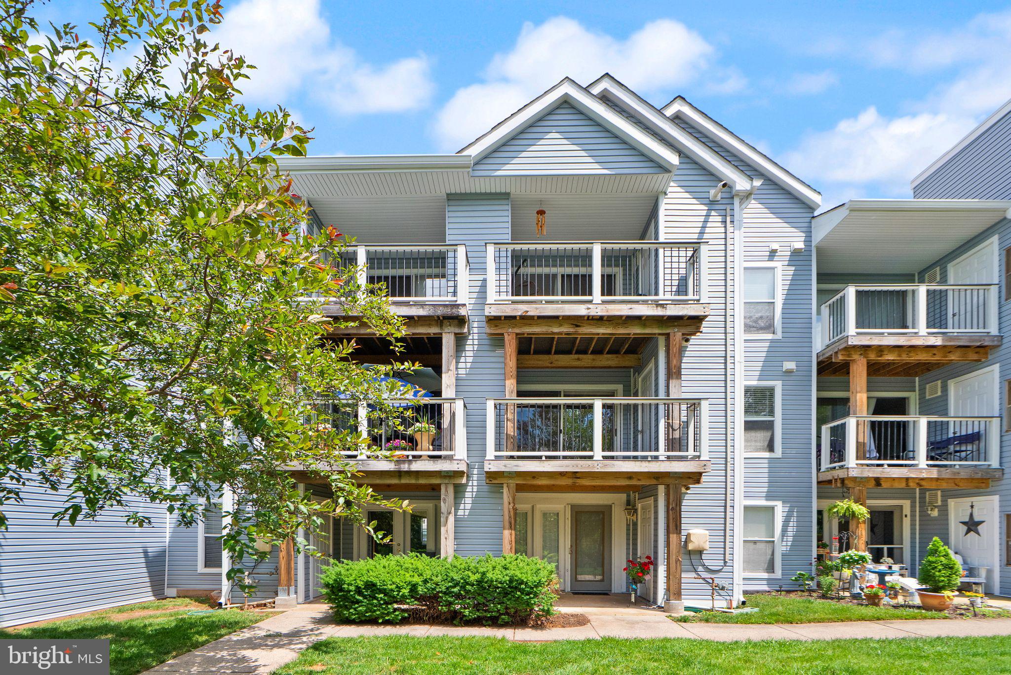 LAKESHORE CONDO - Residential