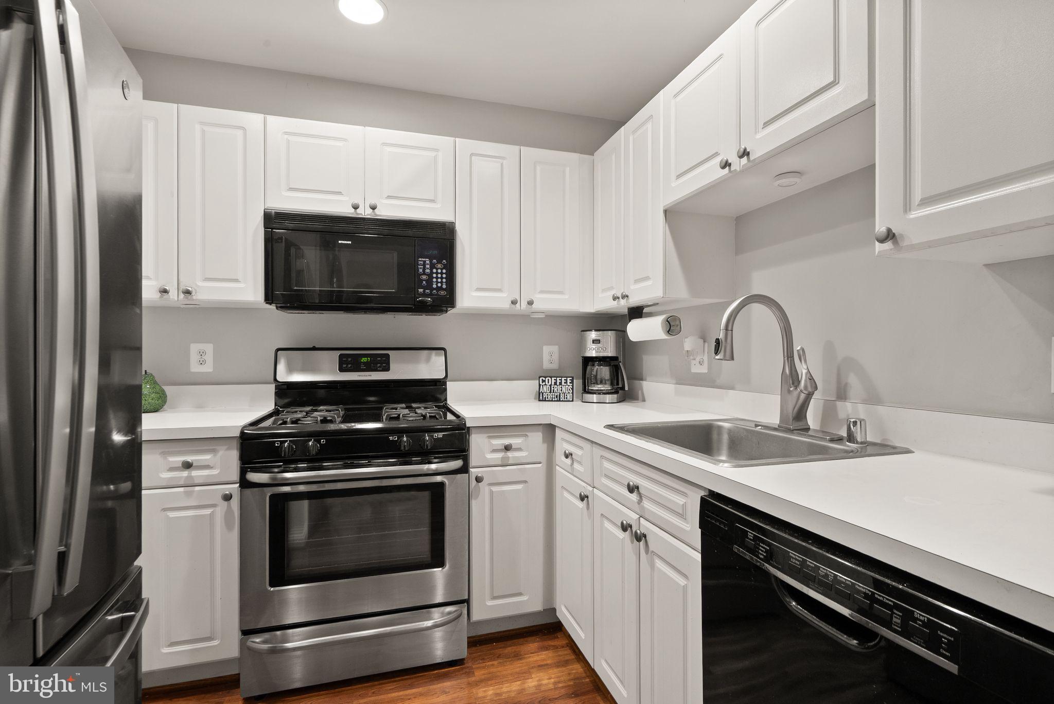 LAKESHORE CONDO - Residential
