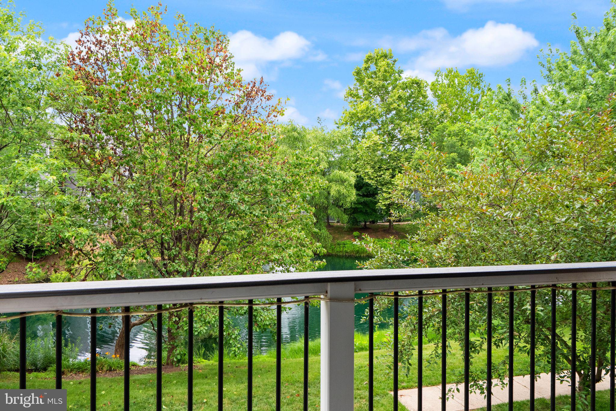 LAKESHORE CONDO - Residential