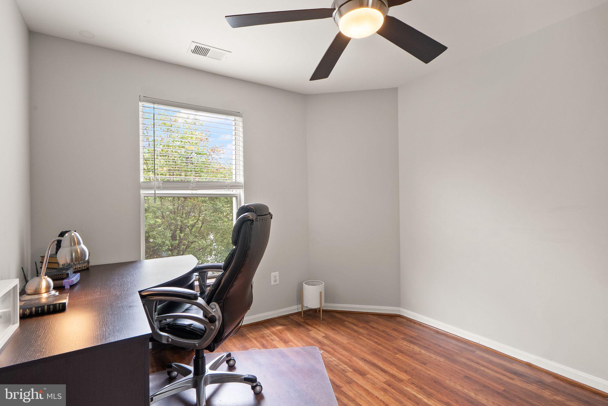 LAKESHORE CONDO - Residential