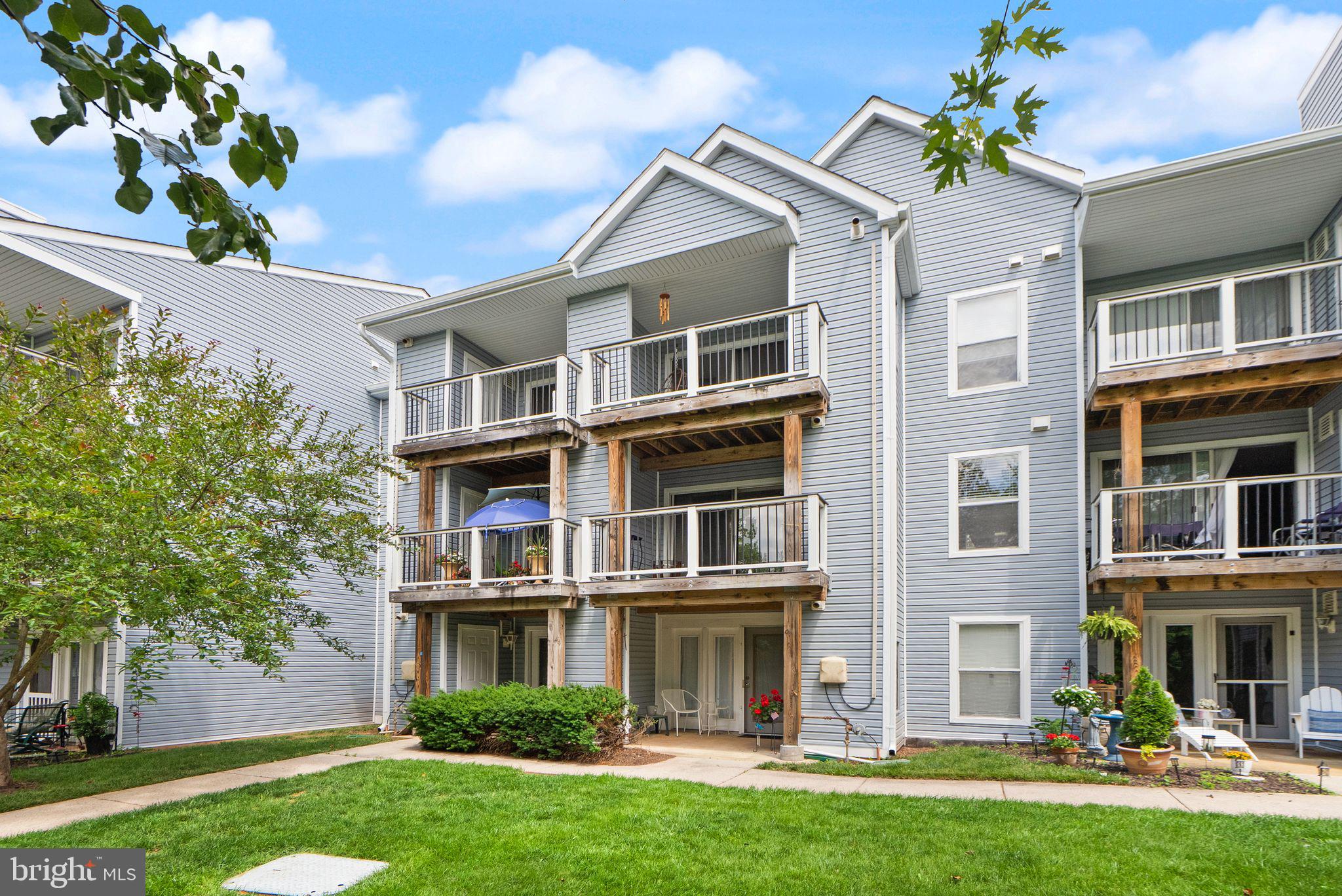 LAKESHORE CONDO - Residential