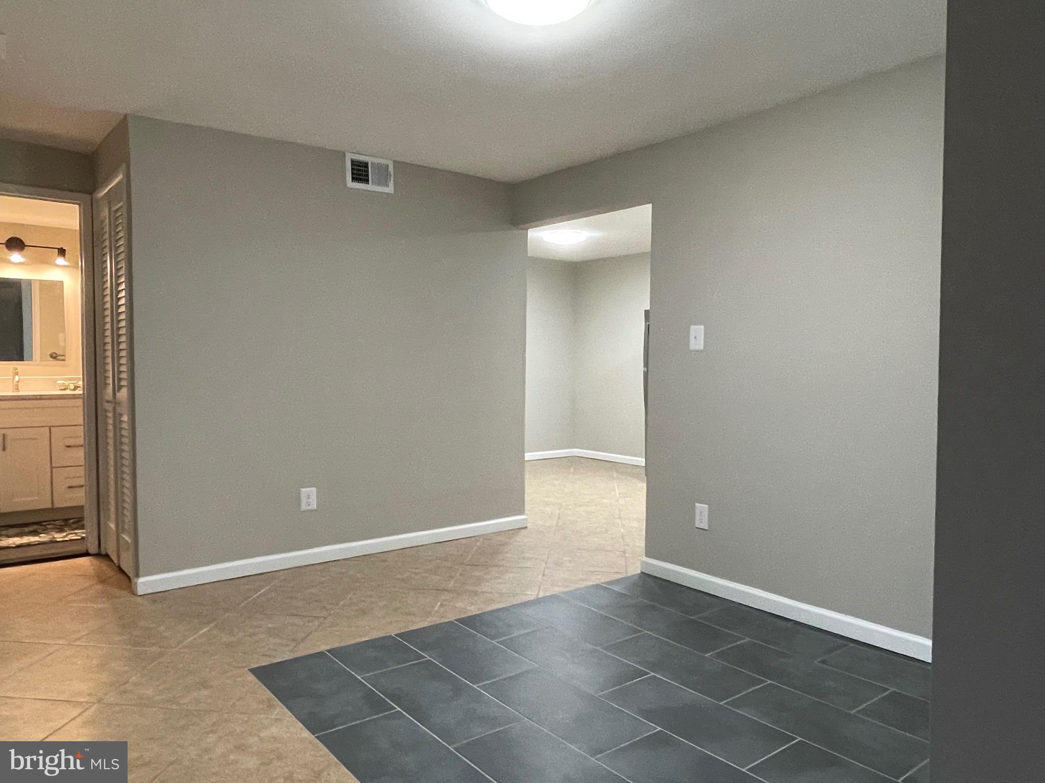 HUNTLEY SQUARE CONDOMINIUMS - Residential