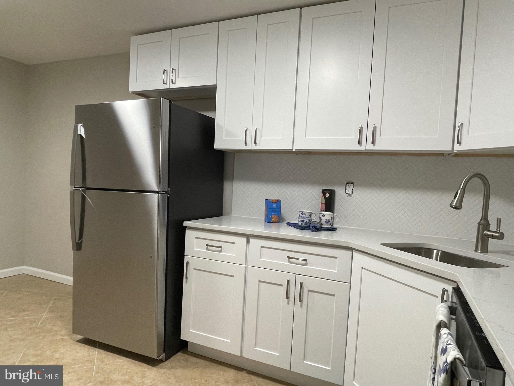 HUNTLEY SQUARE CONDOMINIUMS - Residential