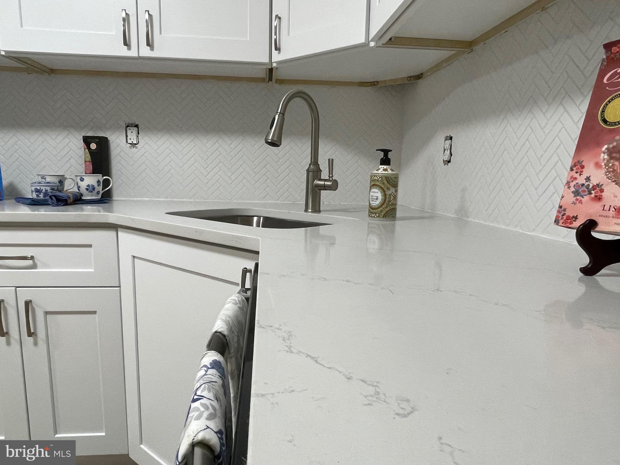 Huge 883 sq ft one bedroom  — Just renovated . . . SO you don’t have to !!!  Brand New white shaker style Kitchen cabinets With Quartz counters in kitchen and bath. - Tiled kitchen floors
new engineered wood flooring  In living room and bedroom -Sun filled living room  exits to your private outdoor space . Huntley Square community offers  welcoming outdoor pool, extensive common areas and plenty of parking right out front.
Adjacent popular  Rosecroft Shopping Center  - that’s convenient- and distance is  Less than 5 miles to National  Harbor!  Easy access to jump on 495 And head towards Virginia or In DC