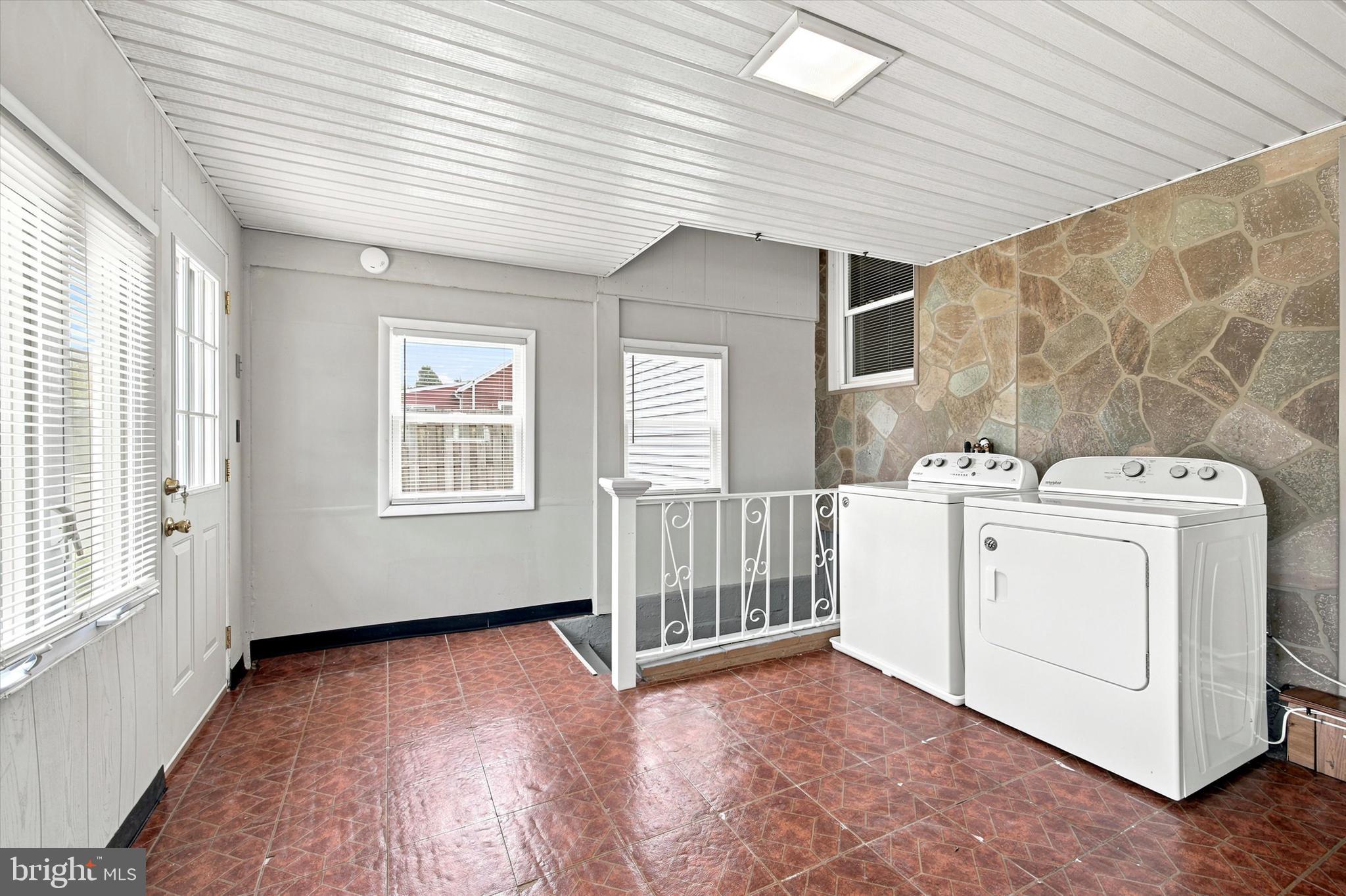 LANSDALE - Residential