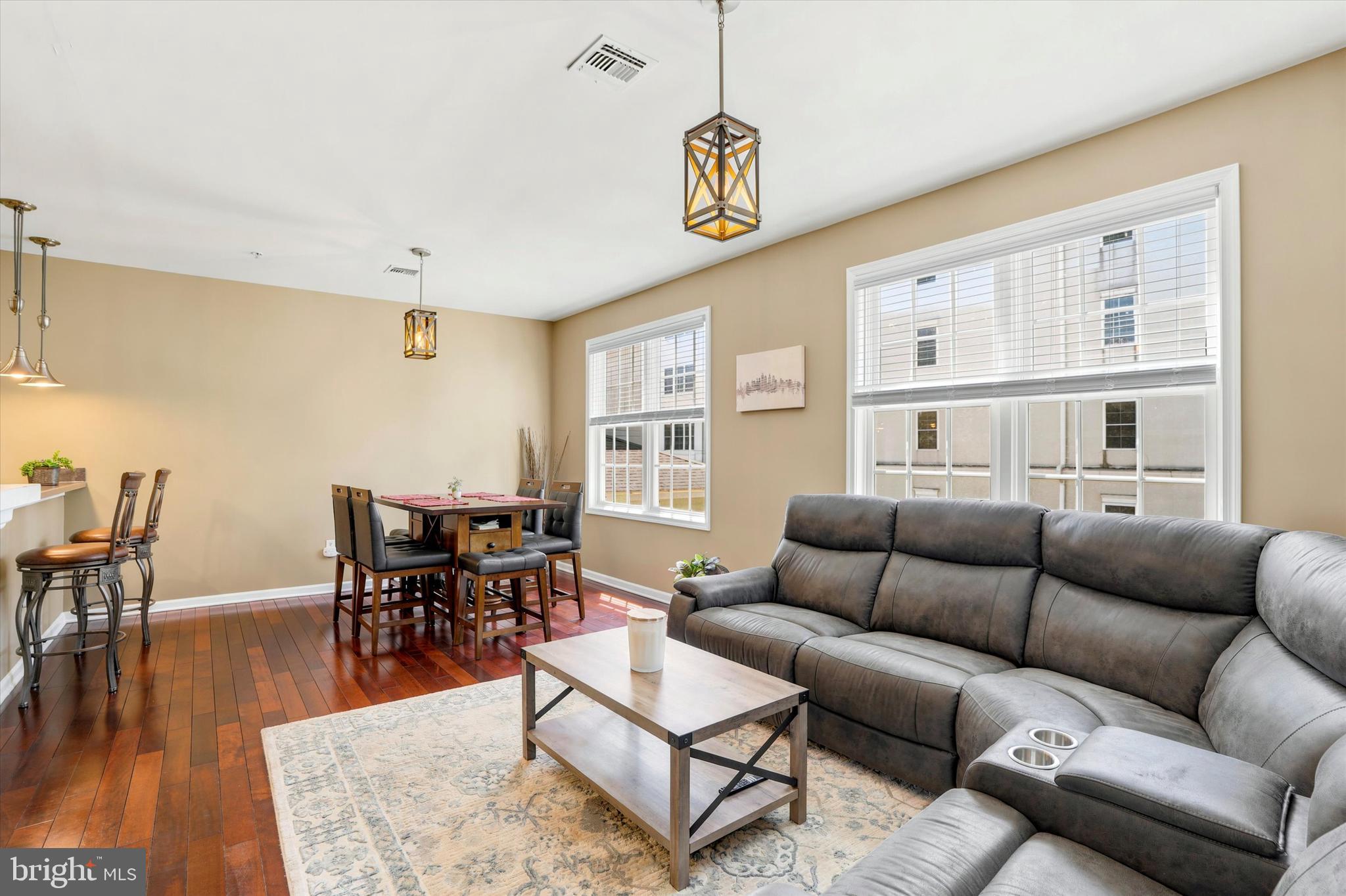 RENAISSANCE PLACE E - Residential