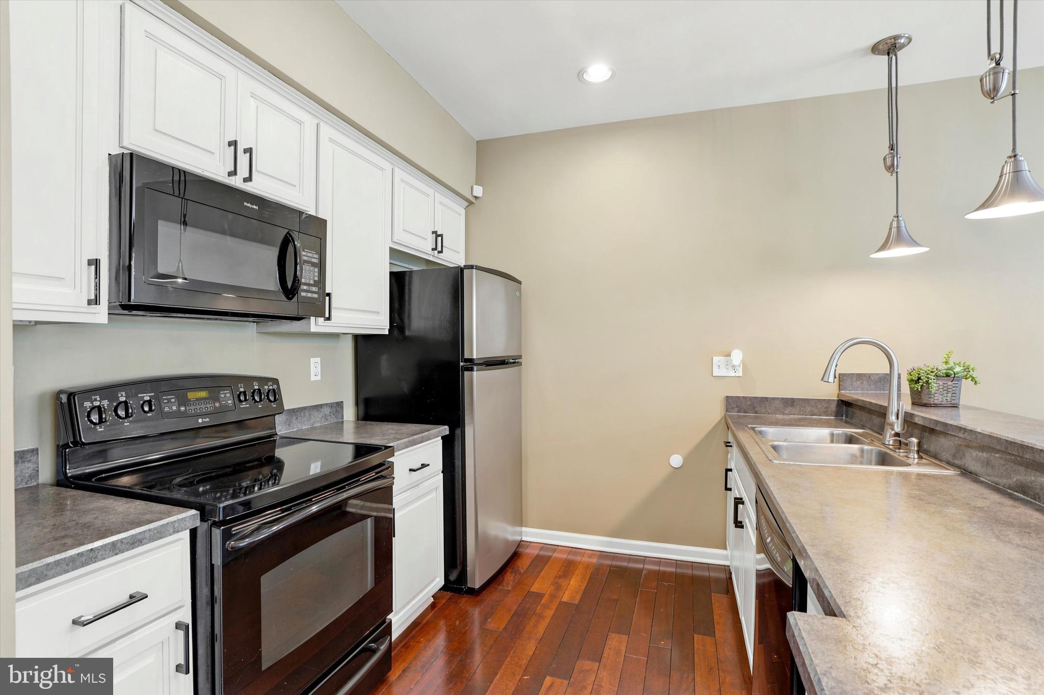 RENAISSANCE PLACE E - Residential