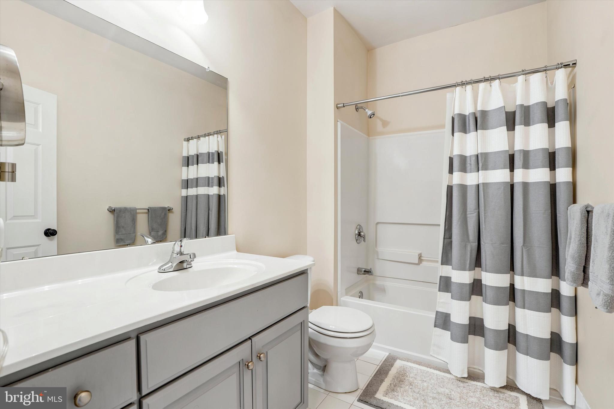 RENAISSANCE PLACE E - Residential