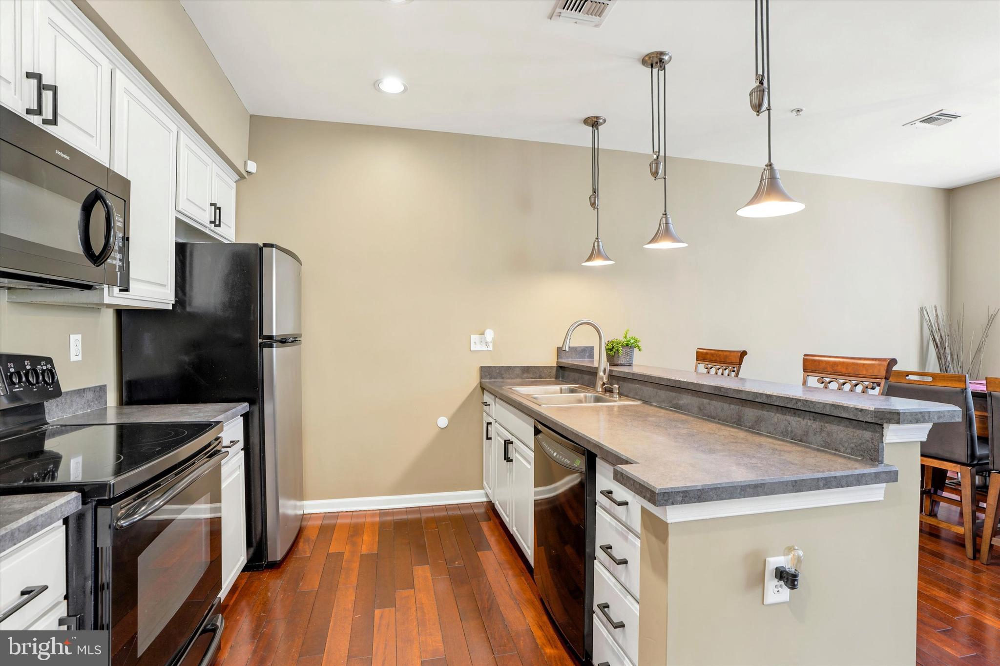 RENAISSANCE PLACE E - Residential