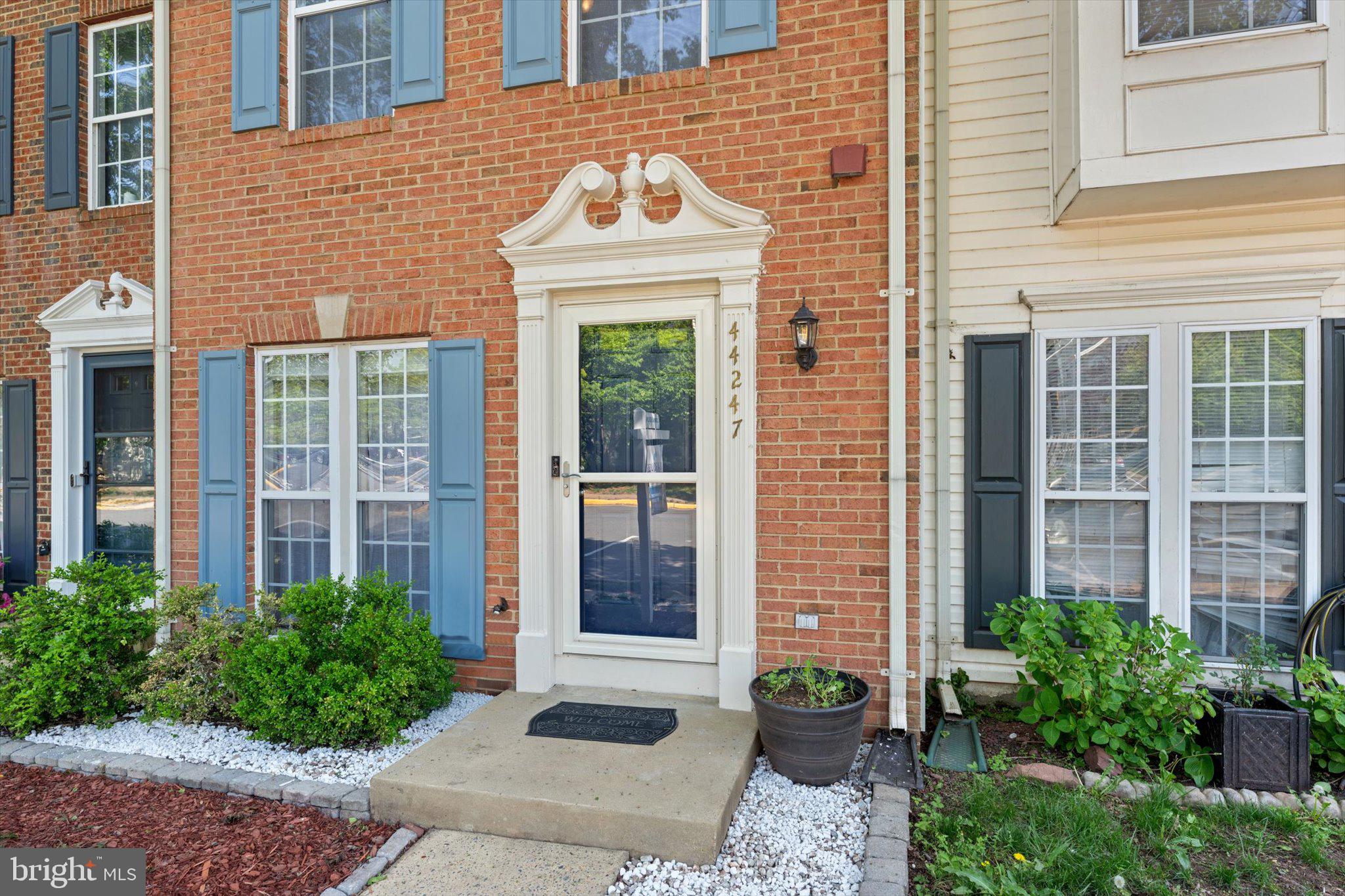 ASHBURN VILLAGE - Residential