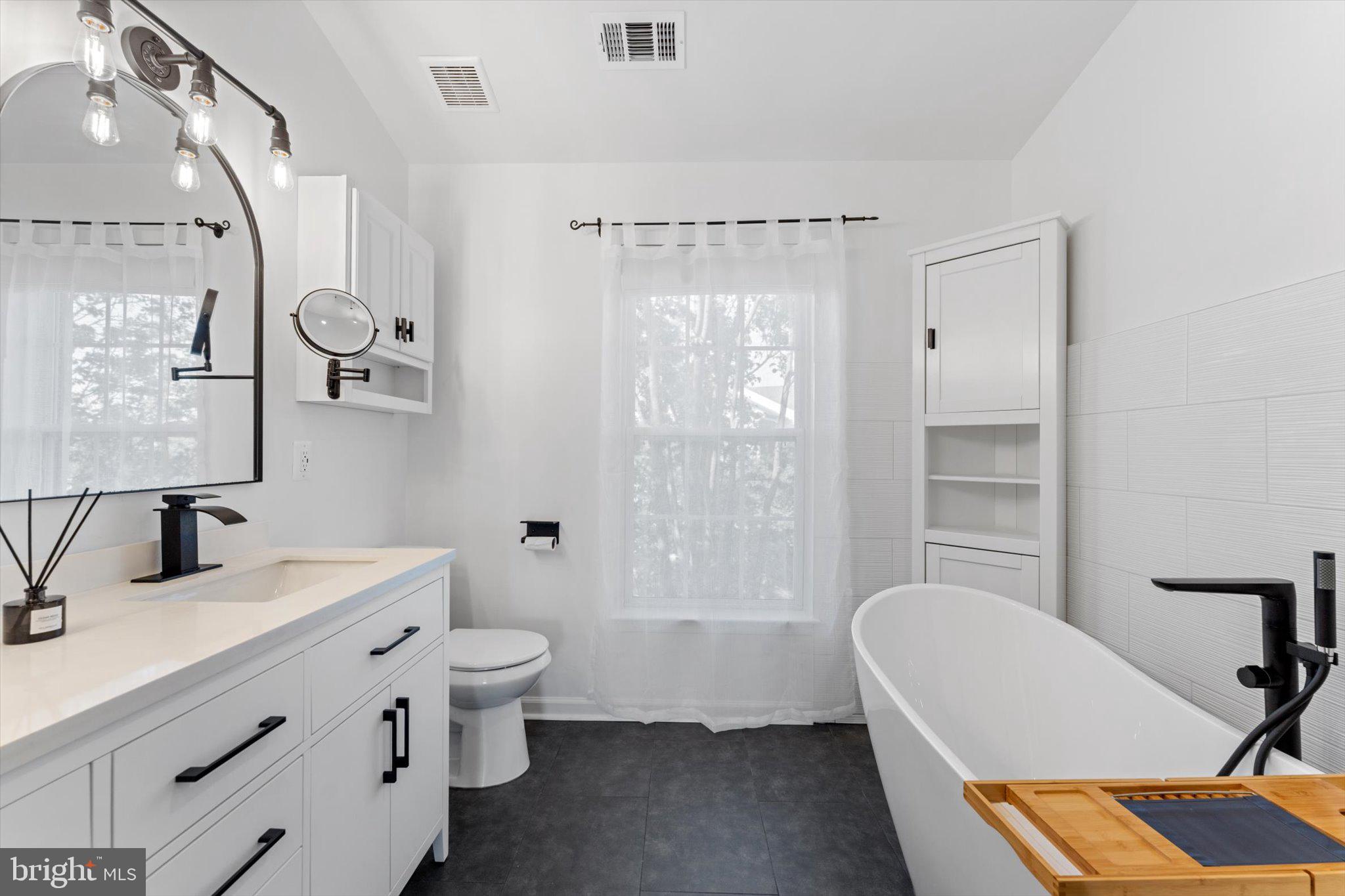 ASHBURN VILLAGE - Residential