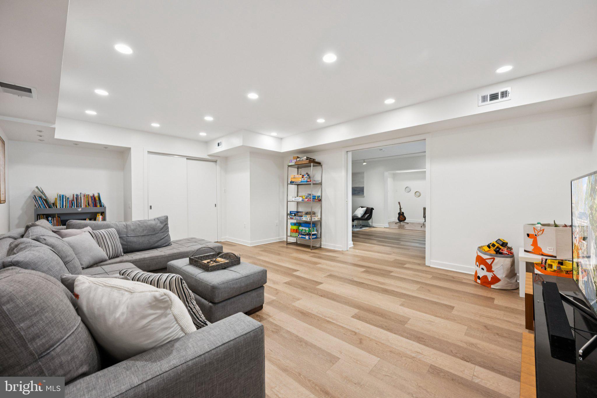 SPRING HILL - Residential