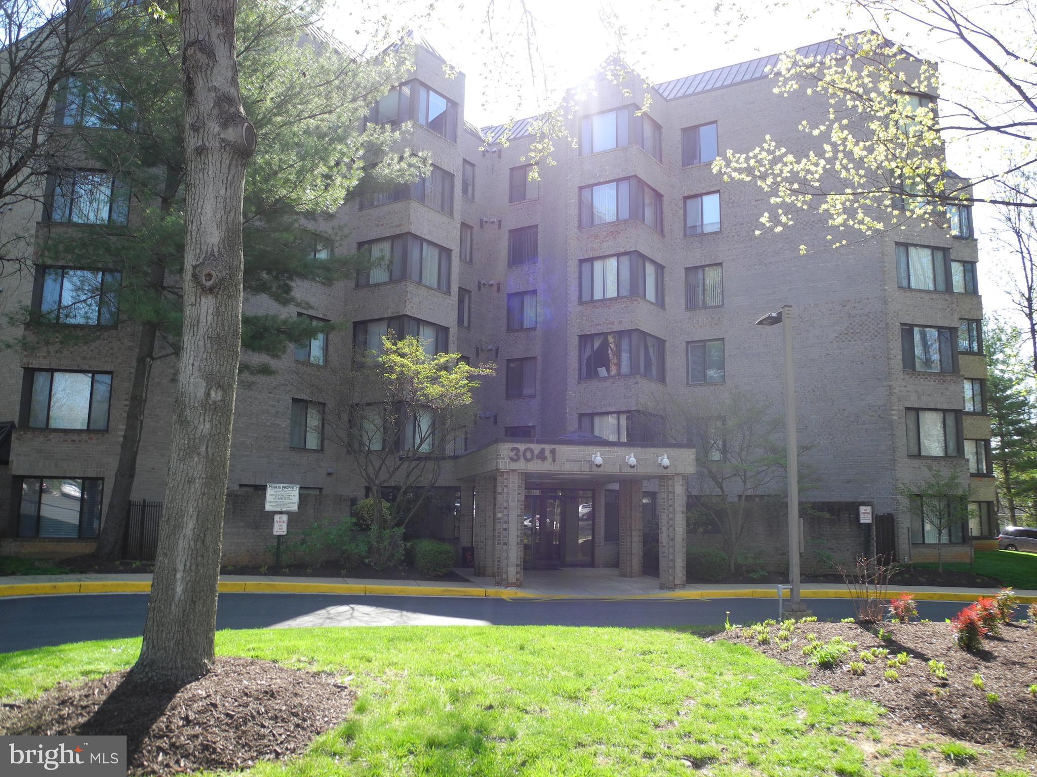 Outstanding 2 BR/2 Bath condo in desirable secure elevator building. This lovely condo is UPDATE, SPACIOUS, + IMMACULATE. Lg remodeled eat-in kit, hdwd flrs in foyer + DR. Recent carpet in LR+ BRs. HWH + heat pump replaced. MBR suite w/ 2 huge W-I closets, luxe bath w/jetted tub and sep shwr. Lndry rm w/ newer W+D. Recently painted. Condo fee inclds pool, clbhse, tenis, exercise rm, and storage rm
