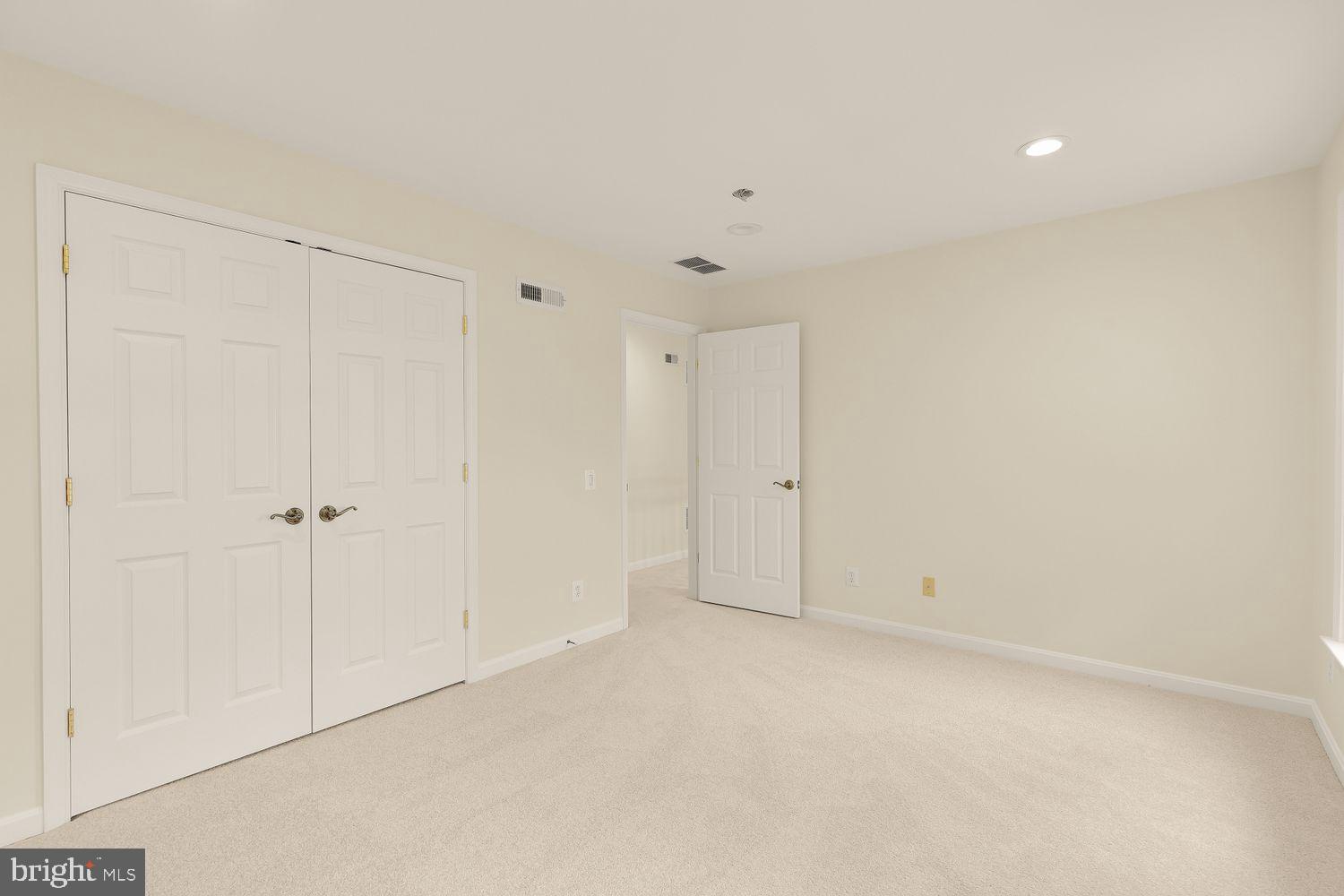 LAUREL HILL LANDBAY - Residential