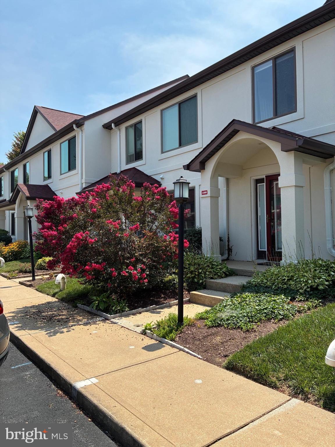 QUEENS LANDING - Residential