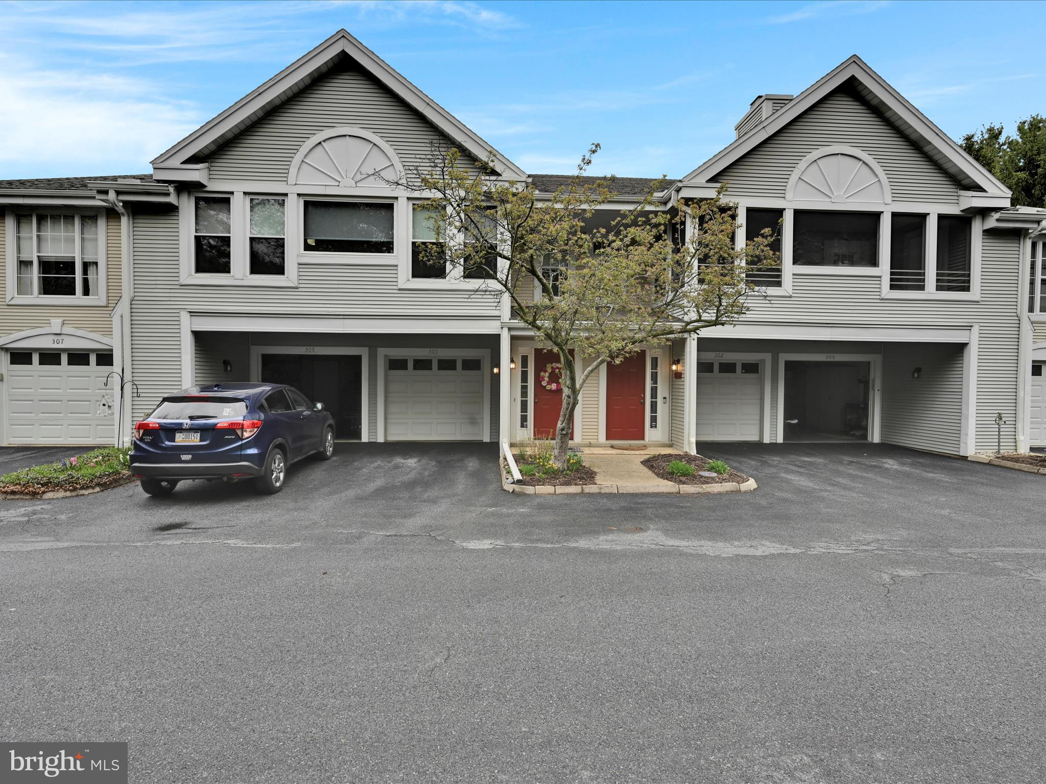 COUNTRY PLACE - Residential