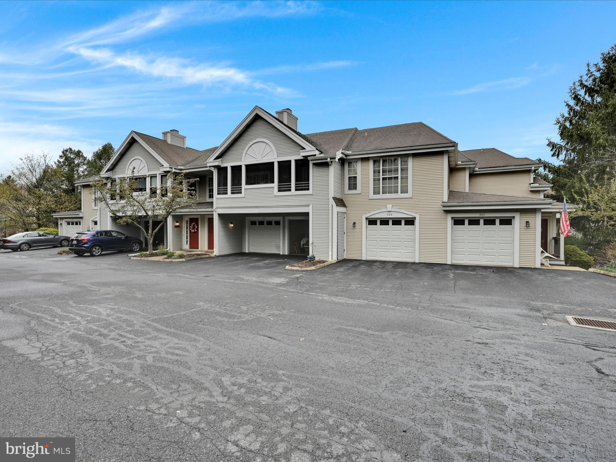 COUNTRY PLACE - Residential