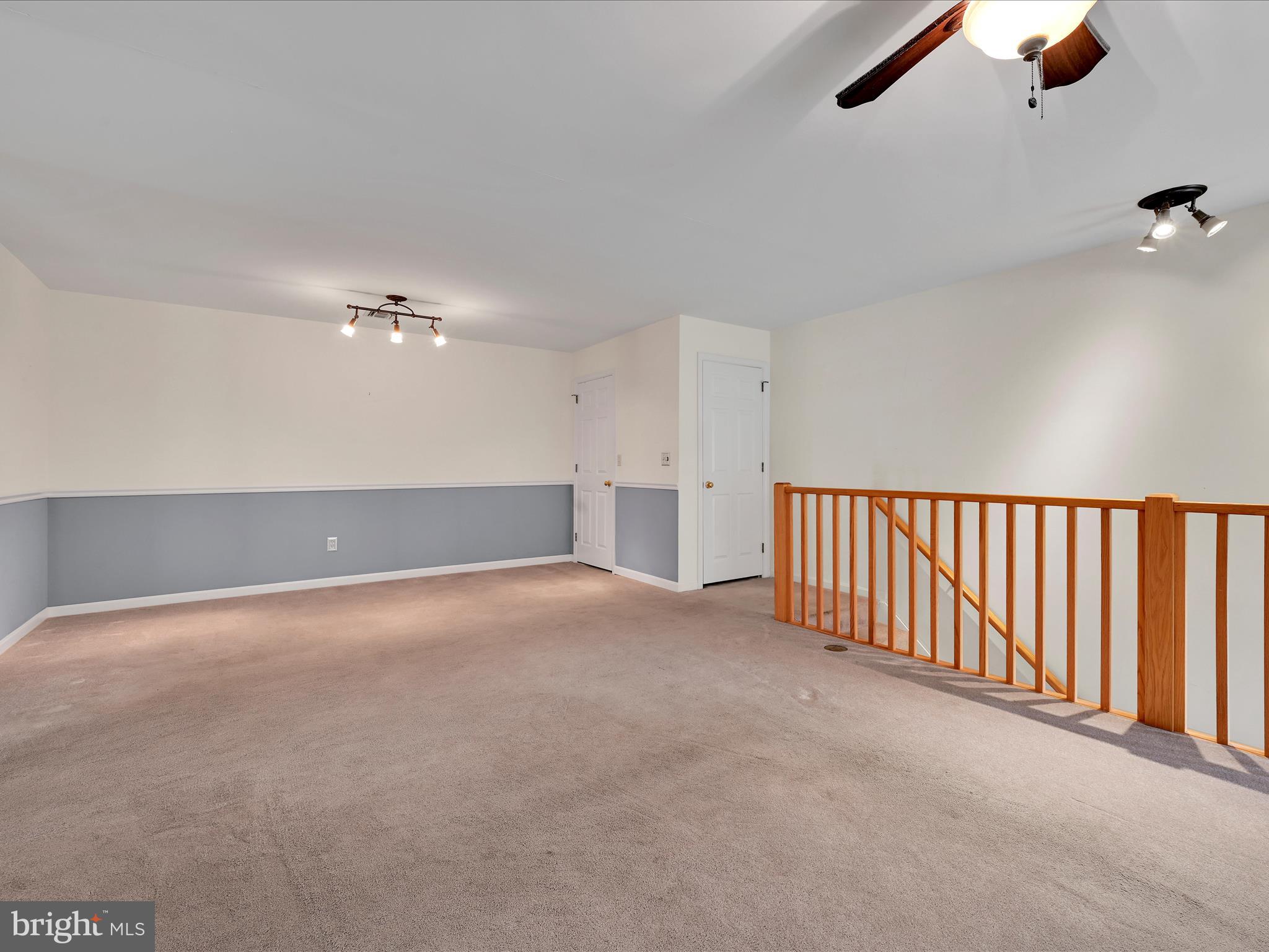 COUNTRY PLACE - Residential