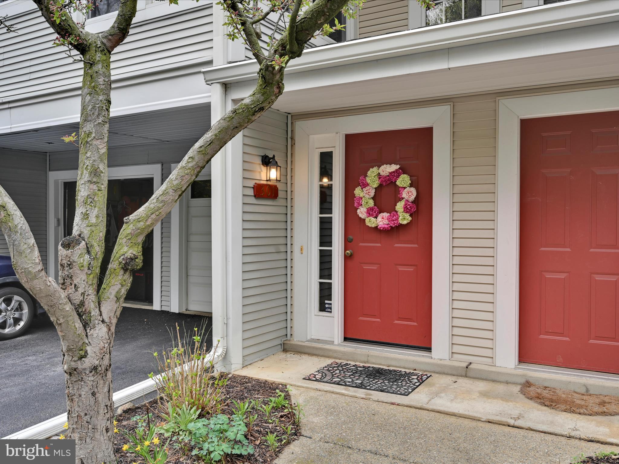 COUNTRY PLACE - Residential