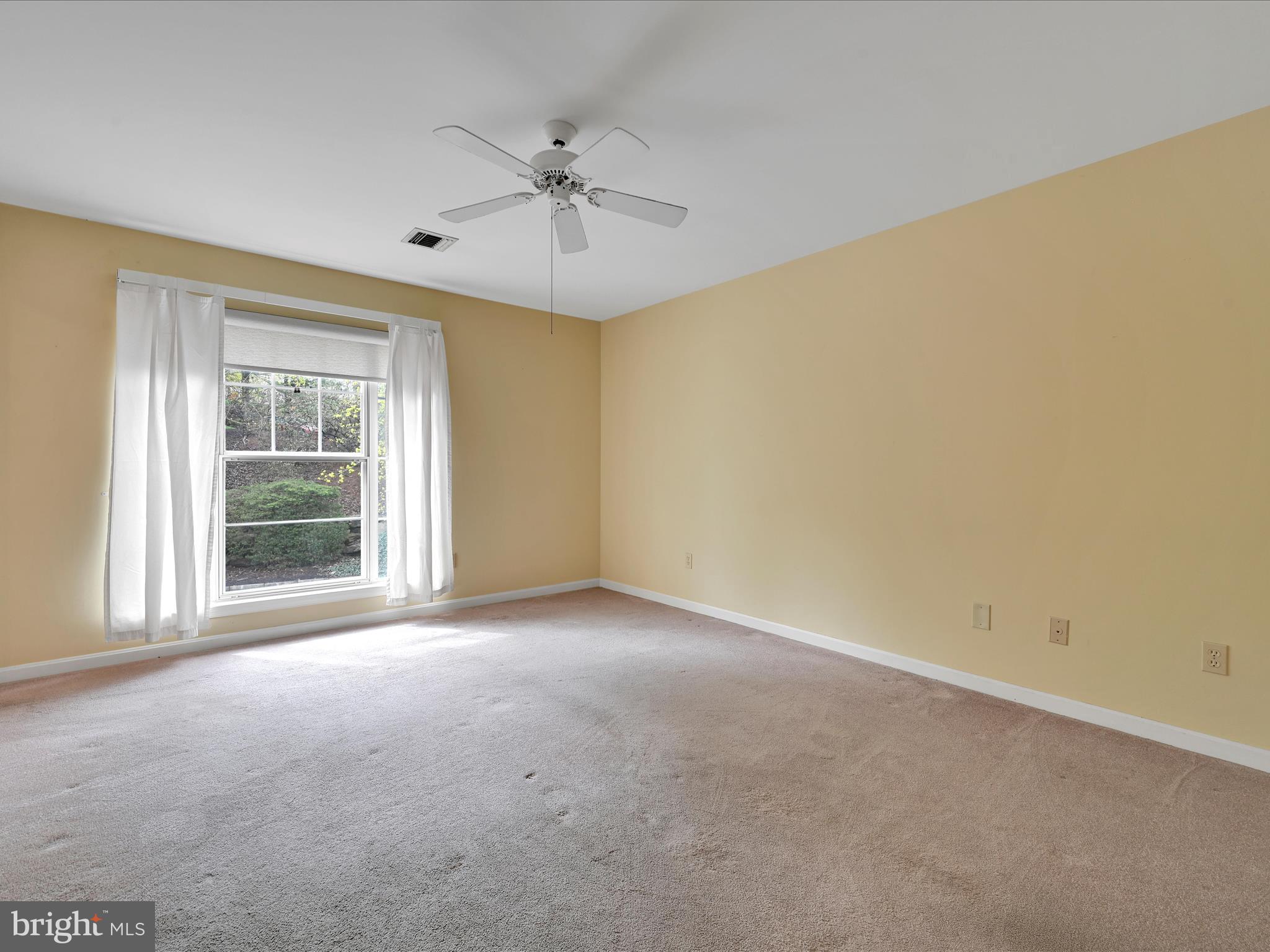 COUNTRY PLACE - Residential