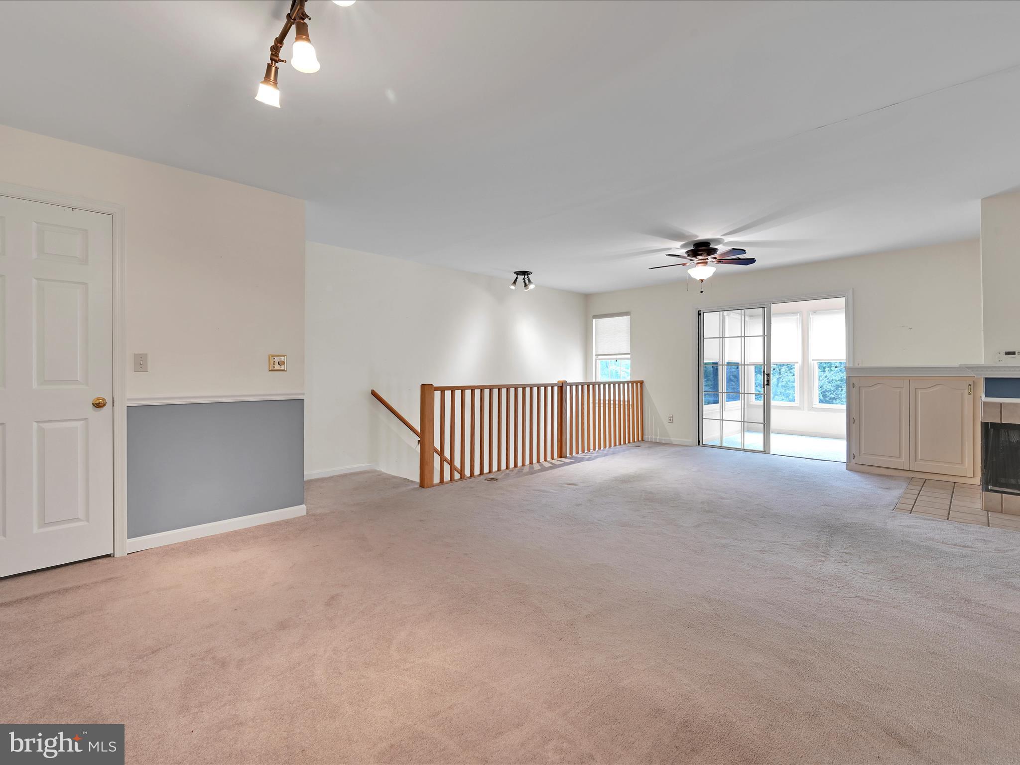 COUNTRY PLACE - Residential