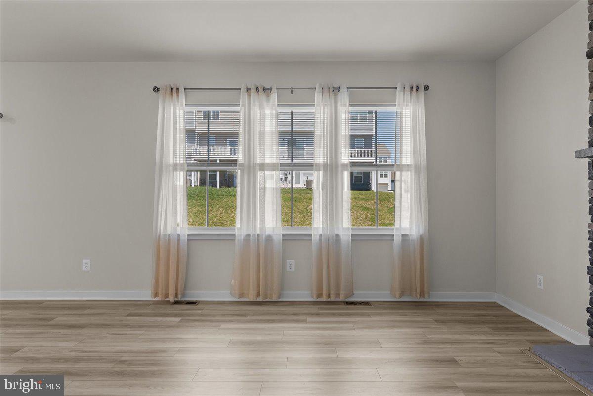 SENSENY VILLAGE - Residential