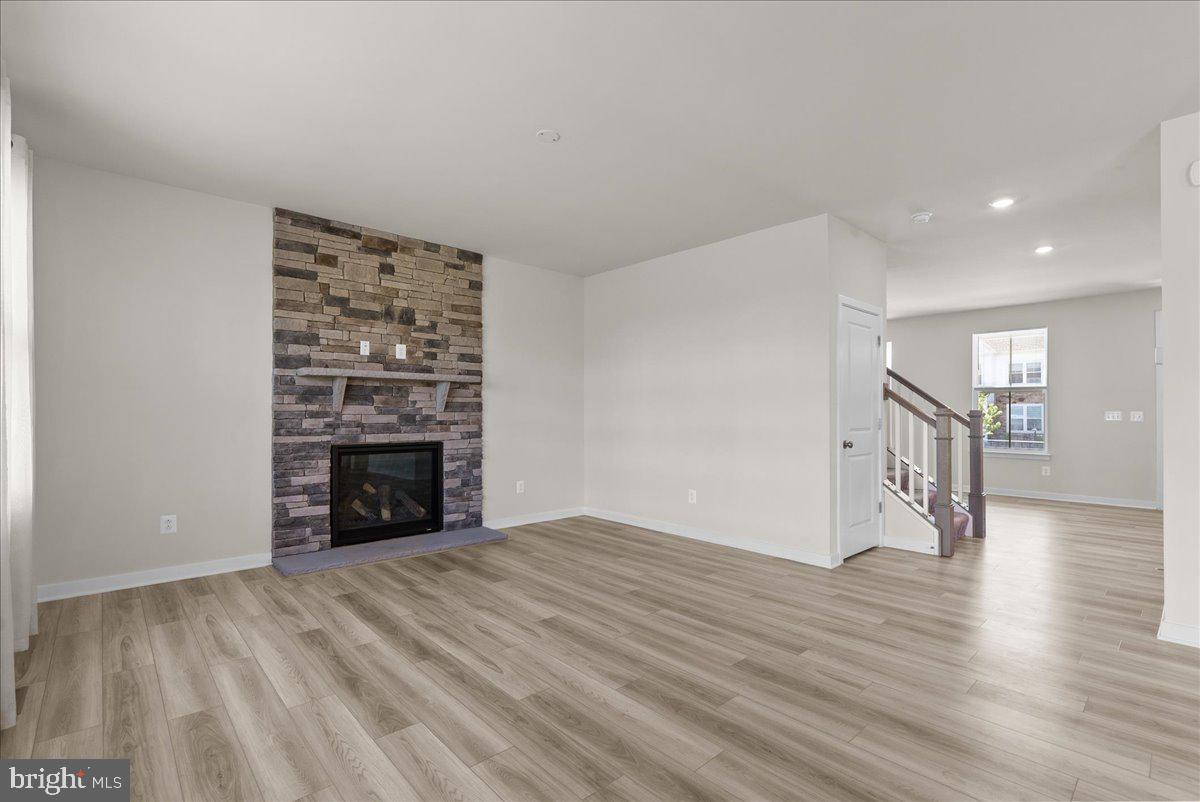 SENSENY VILLAGE - Residential