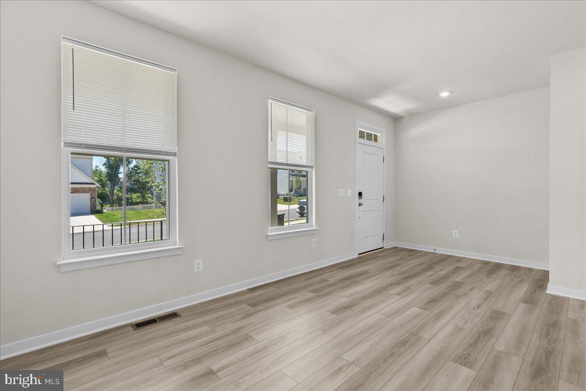 SENSENY VILLAGE - Residential