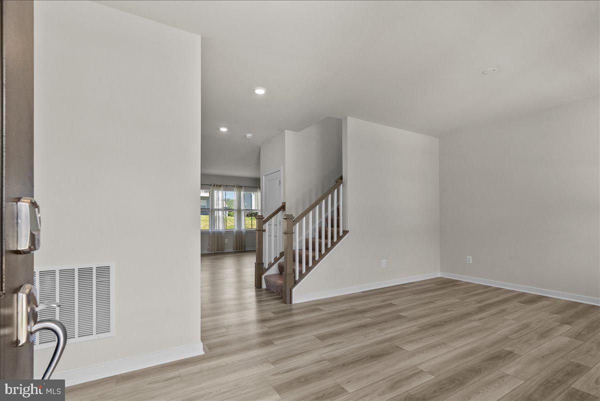 SENSENY VILLAGE - Residential