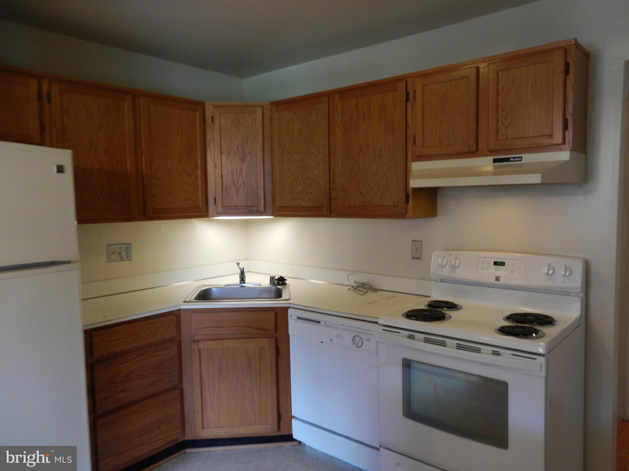 HICKORY HILLS CONDOMINIUMS - Residential Lease