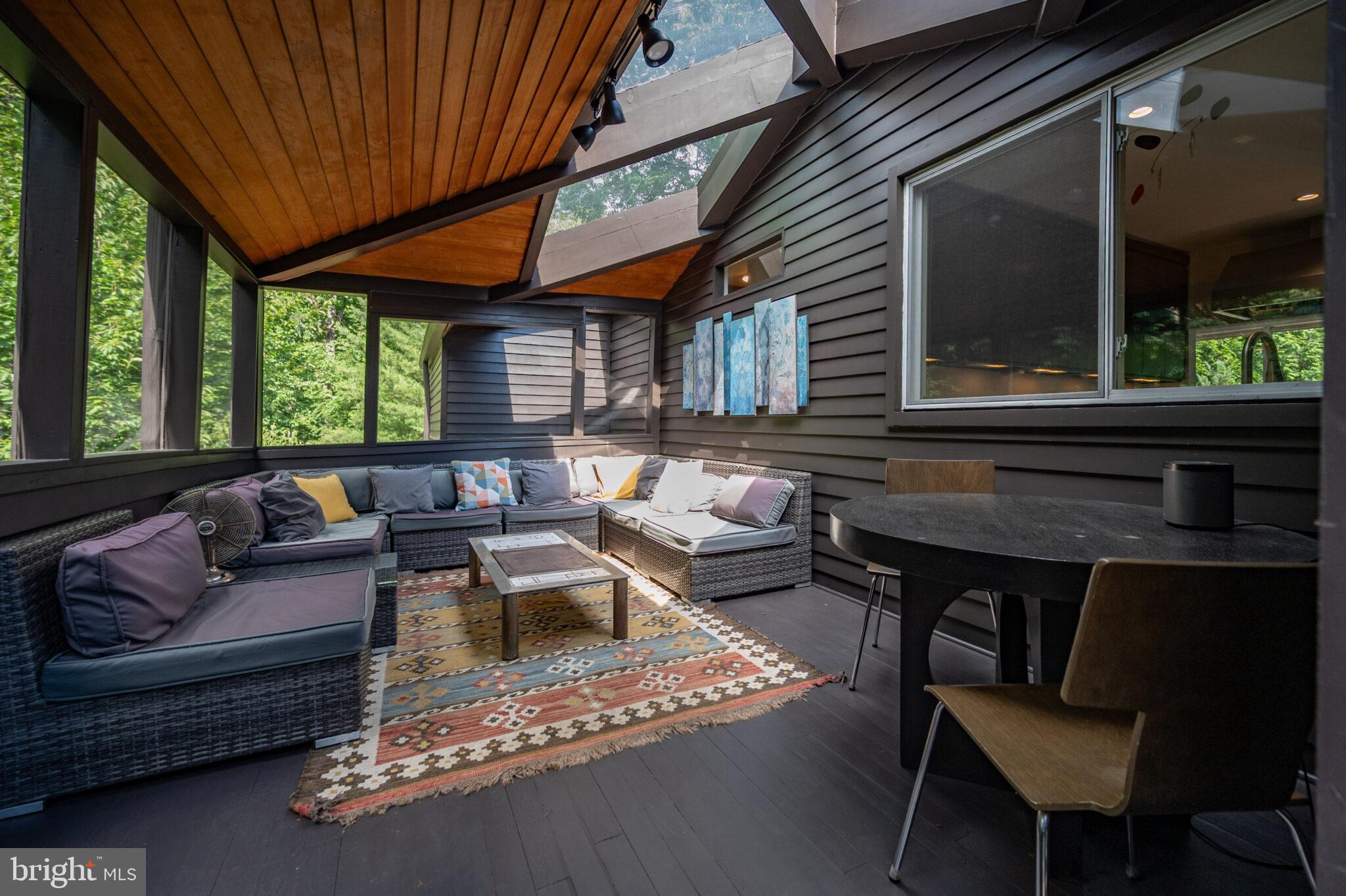 HOLLIN HILLS - Residential