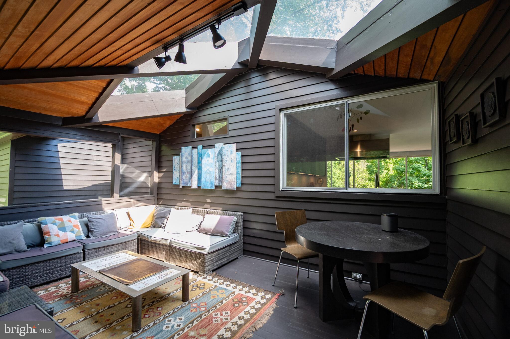 HOLLIN HILLS - Residential